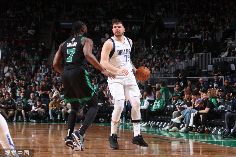 行低位单打 行低位单打