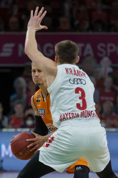 凭借积极的 凭借积极的